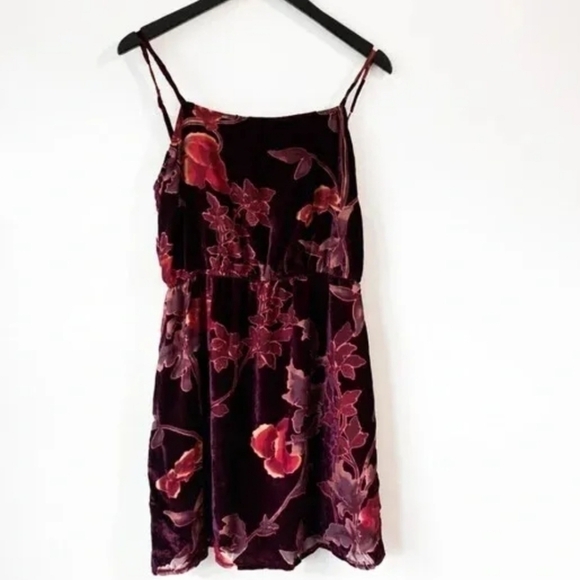 Honey Belle Red Floral Dress Velvet Spagetti Straps Size Small NWT - Picture 4 of 11